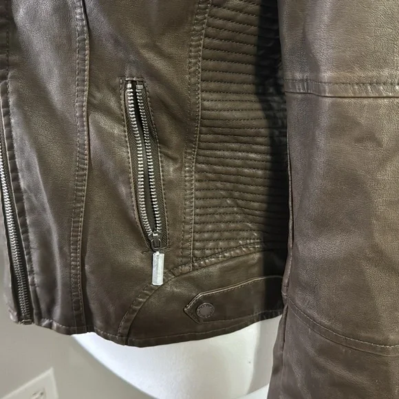 New Lock and Love Faux Leather Jacket Women Motorcycle Coat with Removable Hood - Picture 7 of 10